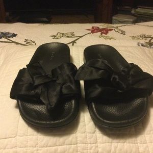 Girls Black Flip Flop Size 13/1 By BeBe